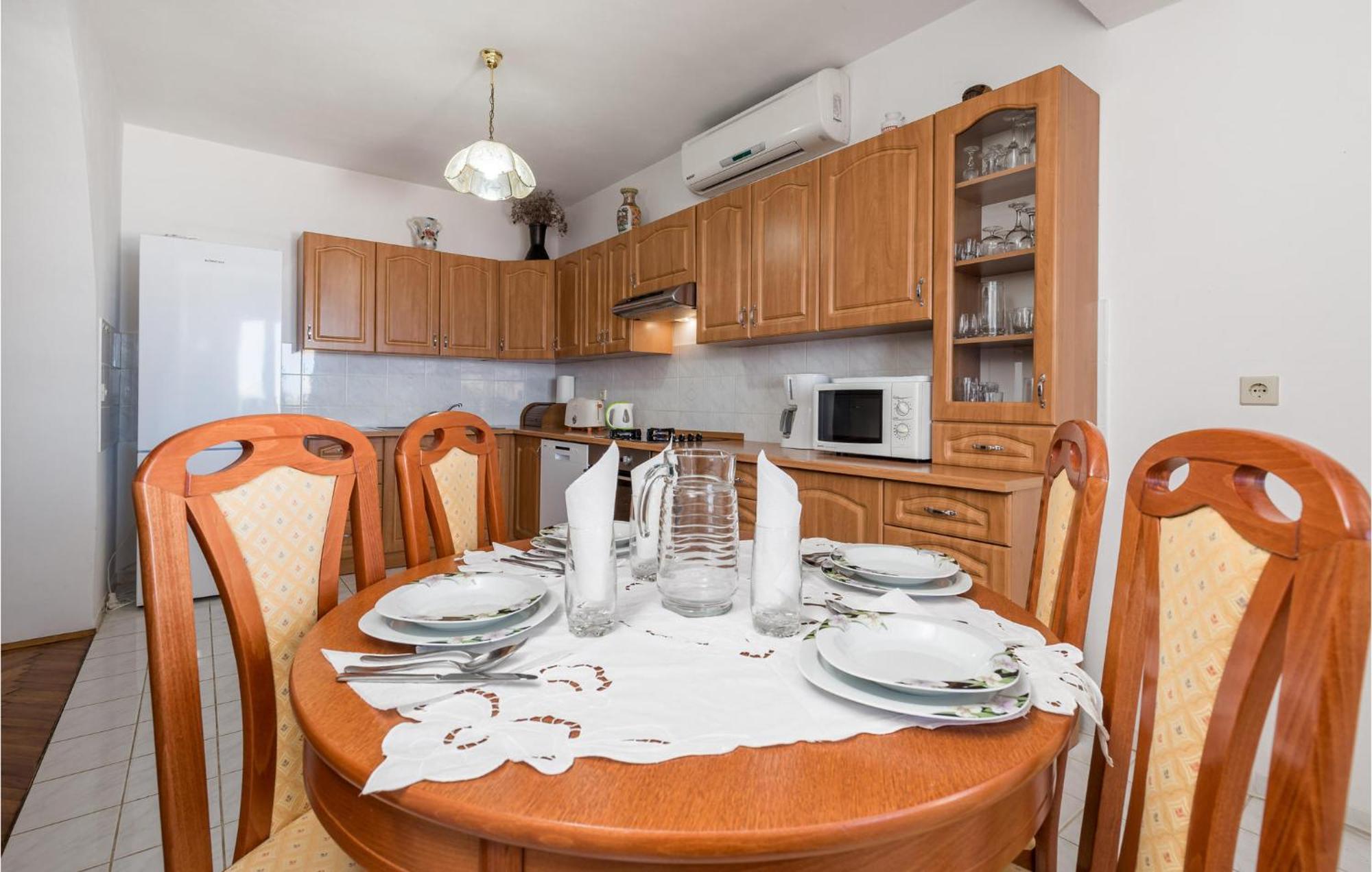 Nice Apartment In Sv,Juraj With Kitchen Sveti Juraj Luaran gambar