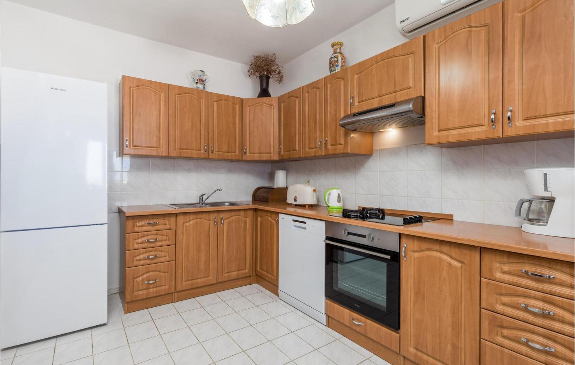 Nice Apartment In Sv,Juraj With Kitchen Sveti Juraj Luaran gambar